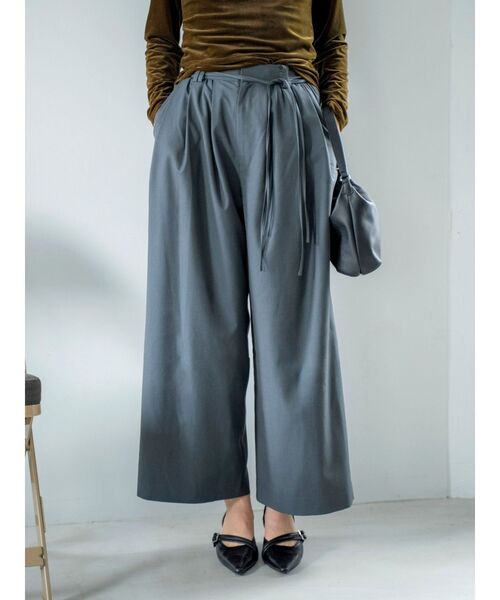Ungrid(アングリッド)の「ウエストデザインボリュームパンツ(その他パンツ・レディース・チャコールグレー/ベージュ・SMALL/MEDIUM)」の11枚目の写真