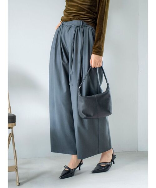 Ungrid(アングリッド)の「ウエストデザインボリュームパンツ(その他パンツ・レディース・チャコールグレー/ベージュ・SMALL/MEDIUM)」の12枚目の写真