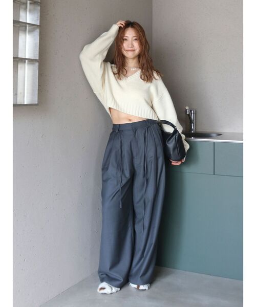 Ungrid(アングリッド)の「ウエストデザインボリュームパンツ(その他パンツ・レディース・チャコールグレー/ベージュ・SMALL/MEDIUM)」の21枚目の写真