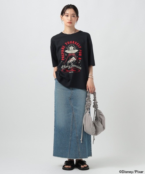 BAYFLOW(ベイフロー)の「TOY STORY(トイ・ストーリー)/ピザブラネットTシャツ(WOMEN)(Tシャツ/カットソー・レディース・オフホワイト/ブラック/グレイッシュベージュ・FREE)」の11枚目の写真