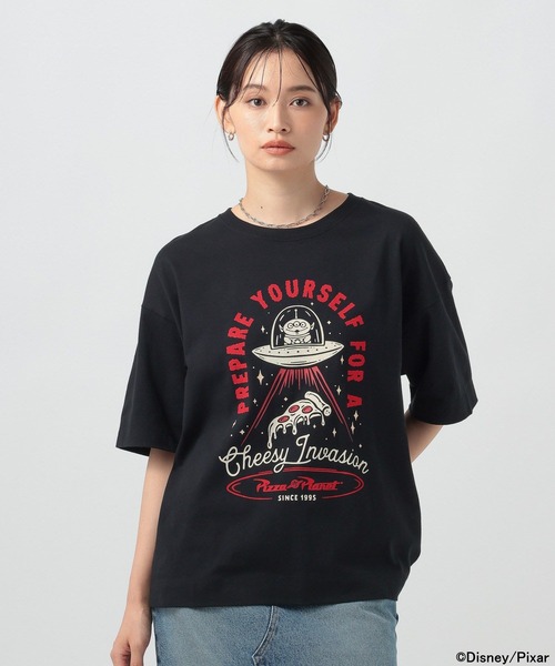 BAYFLOW(ベイフロー)の「TOY STORY(トイ・ストーリー)/ピザブラネットTシャツ(WOMEN)(Tシャツ/カットソー・レディース・オフホワイト/ブラック/グレイッシュベージュ・FREE)」の13枚目の写真