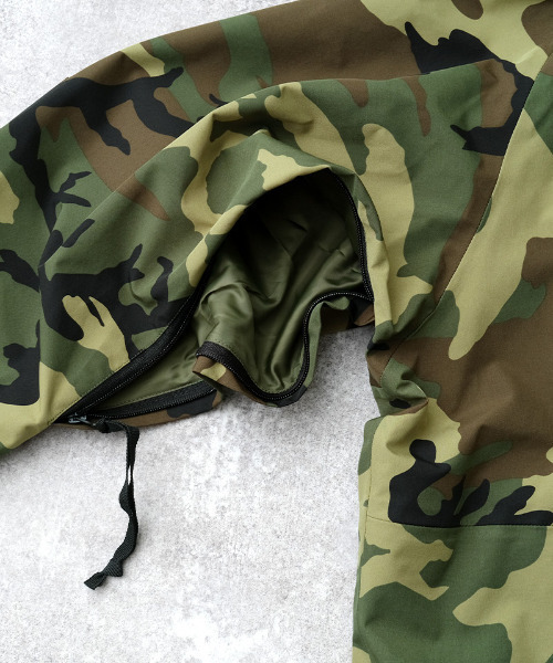 YMCLKY(ワイエムシーエルケーワイ)の「米軍タイプ 2025 ECWCS GEN1 コンバットジャケットパーカー YMCLKY. #JP124YN(テーラードジャケット・メンズ・ウッドランド/ブラック・X-LARGE/LARGE/MEDIUM/SMALL)」の8枚目の写真