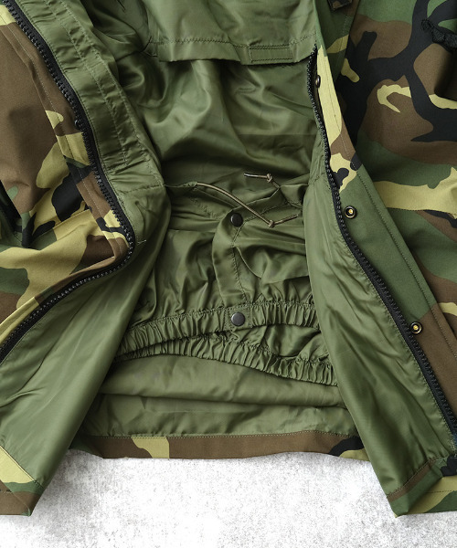 YMCLKY(ワイエムシーエルケーワイ)の「米軍タイプ 2025 ECWCS GEN1 コンバットジャケットパーカー YMCLKY. #JP124YN(テーラードジャケット・メンズ・ウッドランド/ブラック・X-LARGE/LARGE/MEDIUM/SMALL)」の11枚目の写真