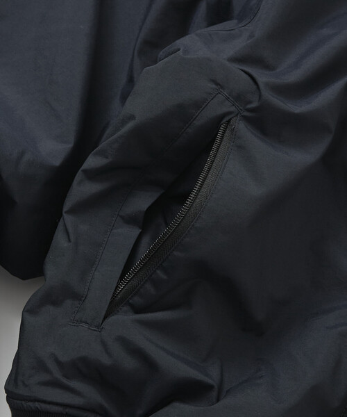 Columbia(コロンビア)の「限定展開 Columbia×FREAK'S STORE 別注 インペリアルパーク ワンポイントロゴ リバーシブル ジャケット(ブルゾン・メンズ・ブラック/チャコールグレー/ベージュ・MEDIUM/LARGE/X-LARGE/SMALL)」の8枚目の写真