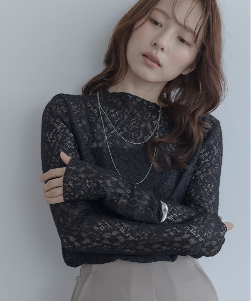 maviru(マヴィル)の「華やかに着映える。フラワーレース シアー トップス(Tシャツ/カットソー・レディース・モカ/オフホワイト/ブラック・L/M)」の2枚目の写真