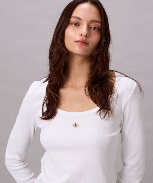 Calvin Klein(カルバン・クライン)の「ウーヴンレーベルロングスリーブリブTシャツ(Tシャツ/カットソー・レディース・ブラック/ホワイト・XS/S/M)」の9枚目の写真