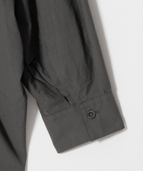 green label relaxing(グリーンレーベルリラクシング)の「スキッパー ドルマン シャツ(シャツ/ブラウス・レディース・ダークグレー/オフホワイト/ワイン・FREE)」の6枚目の写真