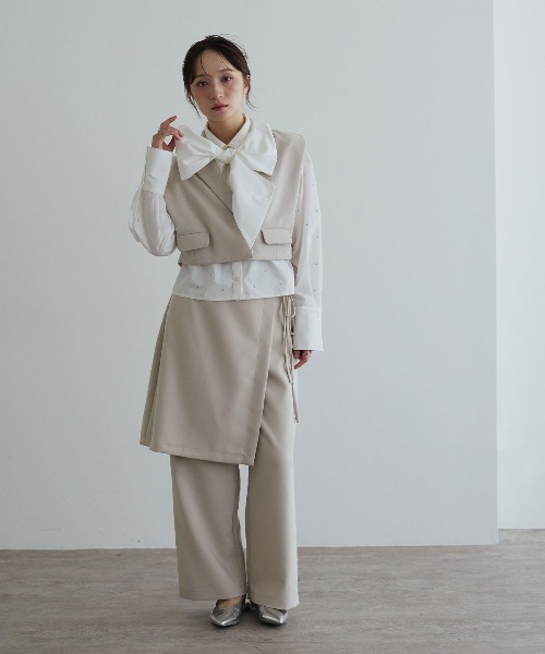 W:Huku(フーク)の「【ノンアイロンシリーズ】ボウタイ付き スタッズ ショートブラウス / Non-Iron Short Blouse with Bow Tie and Studs(シャツ/ブラウス・レディース・ブルー/ブラック/オフホワイト・FREE)」の4枚目の写真