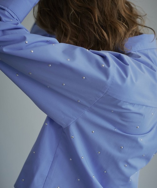 W:Huku(フーク)の「【ノンアイロンシリーズ】ボウタイ付き スタッズ ショートブラウス / Non-Iron Short Blouse with Bow Tie and Studs(シャツ/ブラウス・レディース・ブルー/ブラック/オフホワイト・FREE)」の5枚目の写真