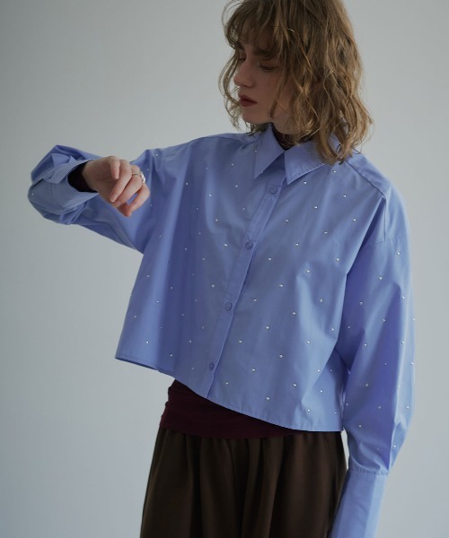 W:Huku(フーク)の「【ノンアイロンシリーズ】ボウタイ付き スタッズ ショートブラウス / Non-Iron Short Blouse with Bow Tie and Studs(シャツ/ブラウス・レディース・ブルー/ブラック/オフホワイト・FREE)」の6枚目の写真