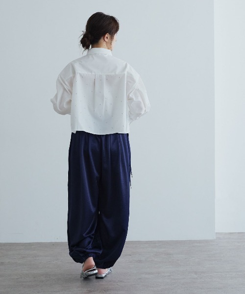 W:Huku(フーク)の「【ノンアイロンシリーズ】ボウタイ付き スタッズ ショートブラウス / Non-Iron Short Blouse with Bow Tie and Studs(シャツ/ブラウス・レディース・ブルー/ブラック/オフホワイト・FREE)」の8枚目の写真