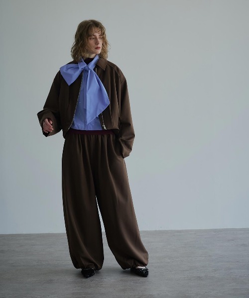 W:Huku(フーク)の「【ノンアイロンシリーズ】ボウタイ付き スタッズ ショートブラウス / Non-Iron Short Blouse with Bow Tie and Studs(シャツ/ブラウス・レディース・ブルー/ブラック/オフホワイト・FREE)」の10枚目の写真