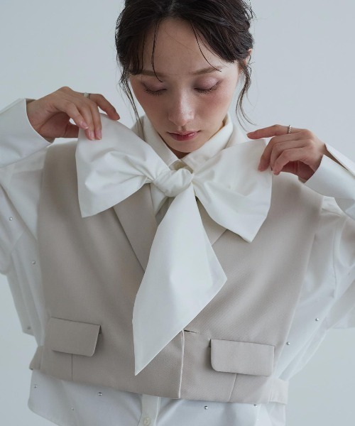 W:Huku(フーク)の「【ノンアイロンシリーズ】ボウタイ付き スタッズ ショートブラウス / Non-Iron Short Blouse with Bow Tie and Studs(シャツ/ブラウス・レディース・ブルー/ブラック/オフホワイト・FREE)」の11枚目の写真