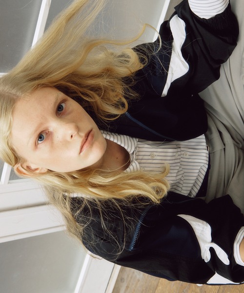 LE CIEL BLEU(ルシェルブルー)の「クロップドトラックジャケット / Cropped Track Jacket(テーラードジャケット・レディース・ベージュ/ネイビー・36)」の12枚目の写真