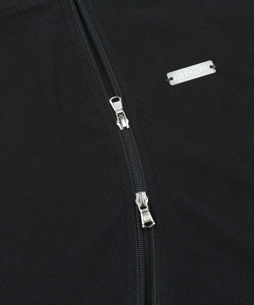 XTONZ(エクストーンズ)の「XJ148 カーブドジッパー ライトボアジャケット フードジップアップ (BLACK)(その他アウター・レディース・その他・LARGE/MEDIUM)」の4枚目の写真