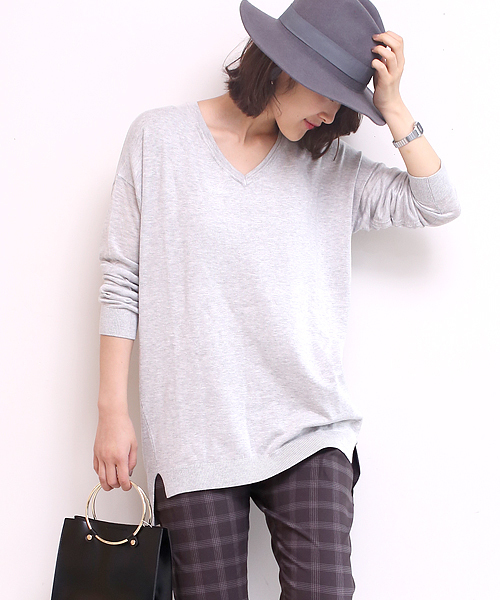 Bou Jeloud(ブージュルード)の「《春まで着れる》まろやかVネックチュニック(ニット/セーター・レディース・キャメル/レッド/ブラック/オフホワイト/ブラウン/グリーン/グレー・FREE)」の3枚目の写真