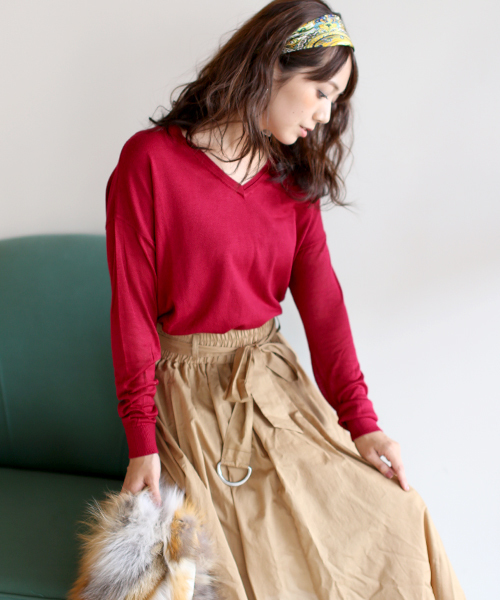 Bou Jeloud(ブージュルード)の「《春まで着れる》まろやかVネックチュニック(ニット/セーター・レディース・キャメル/レッド/ブラック/オフホワイト/ブラウン/グリーン/グレー・FREE)」の7枚目の写真