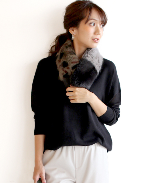 Bou Jeloud(ブージュルード)の「《春まで着れる》まろやかVネックチュニック(ニット/セーター・レディース・キャメル/レッド/ブラック/オフホワイト/ブラウン/グリーン/グレー・FREE)」の2枚目の写真