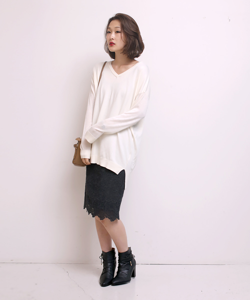 Bou Jeloud(ブージュルード)の「《春まで着れる》まろやかVネックチュニック(ニット/セーター・レディース・キャメル/レッド/ブラック/オフホワイト/ブラウン/グリーン/グレー・FREE)」の9枚目の写真