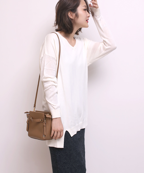 Bou Jeloud(ブージュルード)の「《春まで着れる》まろやかVネックチュニック(ニット/セーター・レディース・キャメル/レッド/ブラック/オフホワイト/ブラウン/グリーン/グレー・FREE)」の10枚目の写真