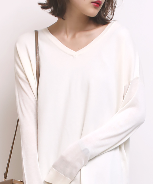 Bou Jeloud(ブージュルード)の「《春まで着れる》まろやかVネックチュニック(ニット/セーター・レディース・キャメル/レッド/ブラック/オフホワイト/ブラウン/グリーン/グレー・FREE)」の11枚目の写真