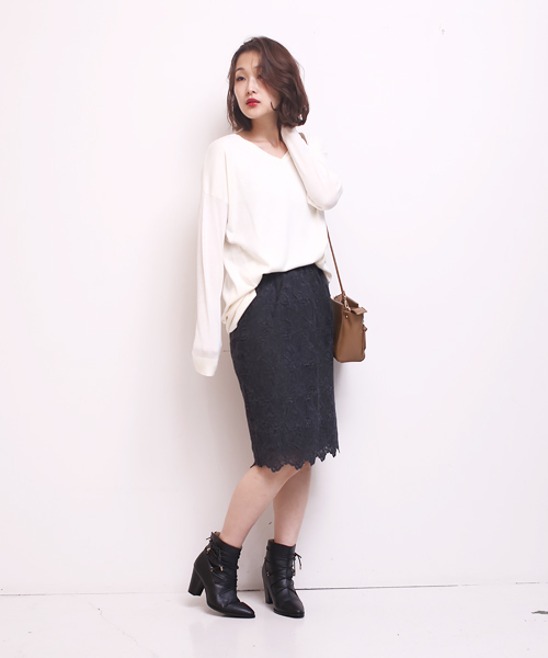 Bou Jeloud(ブージュルード)の「《春まで着れる》まろやかVネックチュニック(ニット/セーター・レディース・キャメル/レッド/ブラック/オフホワイト/ブラウン/グリーン/グレー・FREE)」の12枚目の写真