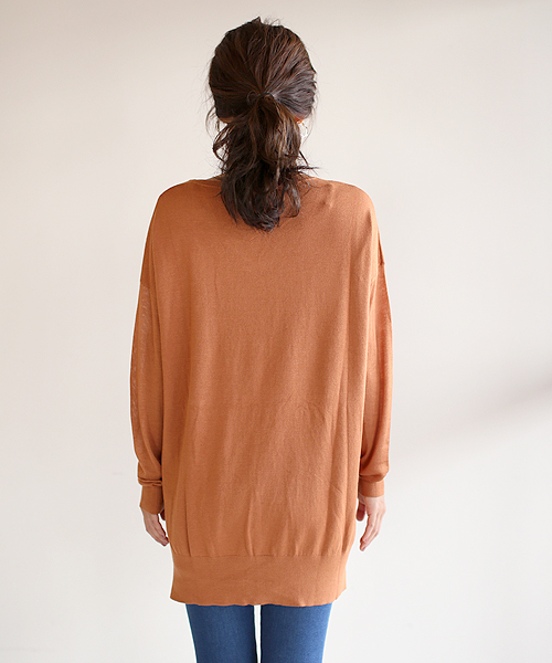 Bou Jeloud(ブージュルード)の「《春まで着れる》まろやかVネックチュニック(ニット/セーター・レディース・キャメル/レッド/ブラック/オフホワイト/ブラウン/グリーン/グレー・FREE)」の17枚目の写真