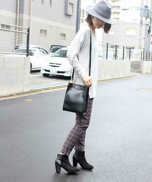 Bou Jeloud(ブージュルード)の「《春まで着れる》まろやかVネックチュニック(ニット/セーター・レディース・キャメル/レッド/ブラック/オフホワイト/ブラウン/グリーン/グレー・FREE)」の18枚目の写真