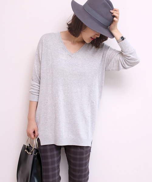 Bou Jeloud(ブージュルード)の「《春まで着れる》まろやかVネックチュニック(ニット/セーター・レディース・キャメル/レッド/ブラック/オフホワイト/ブラウン/グリーン/グレー・FREE)」の13枚目の写真