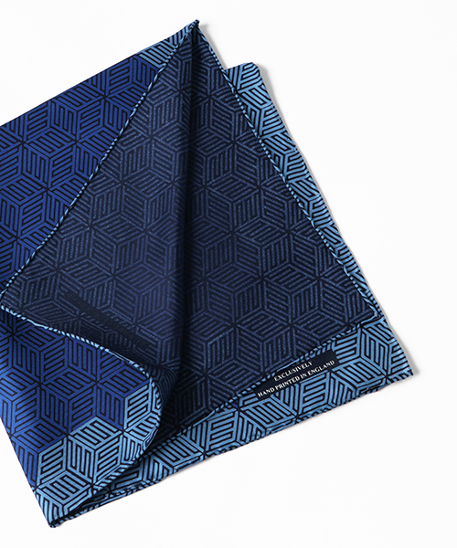 Turnbull&Asser（タンブルアンドアッサー）の「TURNBULL&ASSER シルクハンカチーフ（ハンカチ/ハンドタオル・メンズ・スカイブルー/ブルー・FREE）」の4枚目の写真