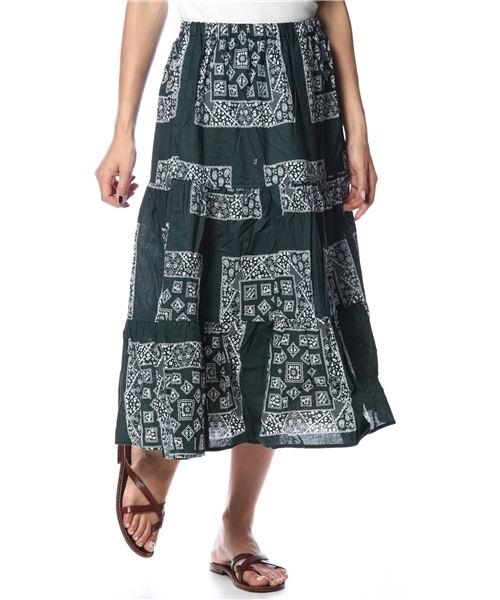 BEAMS BOY（ビームスボーイ）の「BEAMS BOY / バンダナ3段 スカート **（スカート・レディース・レッド/グリーン/ネイビー・ONE SIZE）」の2枚目の写真