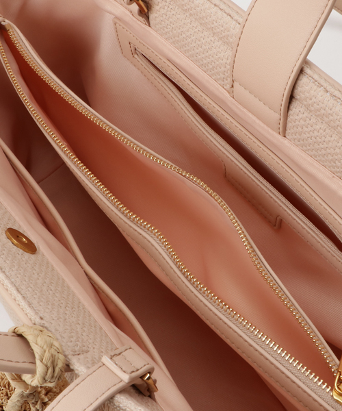 CHARLES & KEITH(チャールズ & キース)の「ポンポンオーバーサイズトート / POM POM OVERSIZED TOTE(トートバッグ・レディース・ブラック/アイボリー/ダークブラウン・XL)」の6枚目の写真