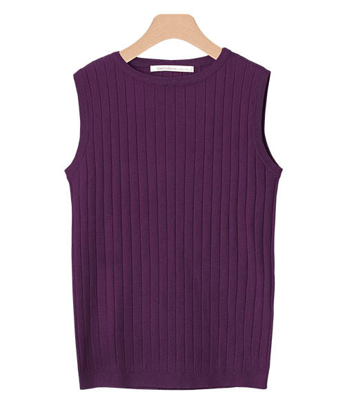 Pierrot(ピエロ)の「【シルクの様なリッチな風合い】UVカット&お家で洗える ノースリーブリブニットトップス/サマーニット 袖なし(ニット/セーター・レディース・オフホワイト/グレー/ブラック/ライトブルー/ブルー系その他/マスタード/ベージュ/ネイビー/ブルーグリーン/ブラウン/ワインレッド/杢グレー/ローズ/グリーン/レッド系その他/ピンク系その他2/イエロー/シルバーグレー/パープル/モカ/ブルー系その他3/ピンク系その他/ライトベージュ/ブルー系その他2・M/L)」の17枚目の写真