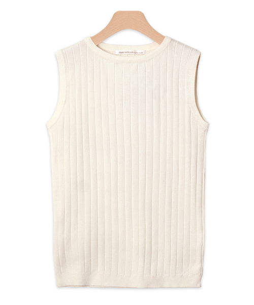 Pierrot(ピエロ)の「【シルクの様なリッチな風合い】UVカット&お家で洗える ノースリーブリブニットトップス/サマーニット 袖なし(ニット/セーター・レディース・オフホワイト/グレー/ブラック/ライトブルー/ブルー系その他/マスタード/ベージュ/ネイビー/ブルーグリーン/ブラウン/ワインレッド/杢グレー/ローズ/グリーン/レッド系その他/ピンク系その他2/イエロー/シルバーグレー/パープル/モカ/ブルー系その他3/ピンク系その他/ライトベージュ/ブルー系その他2・M/L)」の2枚目の写真
