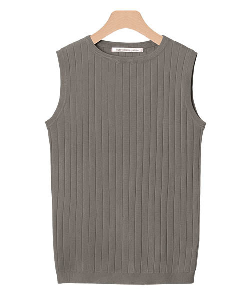 Pierrot(ピエロ)の「【シルクの様なリッチな風合い】UVカット&お家で洗える ノースリーブリブニットトップス/サマーニット 袖なし(ニット/セーター・レディース・オフホワイト/グレー/ブラック/ライトブルー/ブルー系その他/マスタード/ベージュ/ネイビー/ブルーグリーン/ブラウン/ワインレッド/杢グレー/ローズ/グリーン/レッド系その他/ピンク系その他2/イエロー/シルバーグレー/パープル/モカ/ブルー系その他3/ピンク系その他/ライトベージュ/ブルー系その他2・M/L)」の8枚目の写真