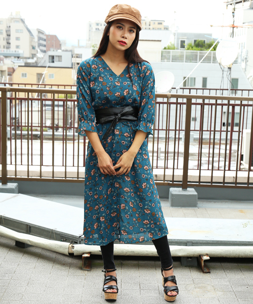 Spinns スピンズ の プチプラシリーズ 花柄7分袖ガウンワンピース ワンピース Wear