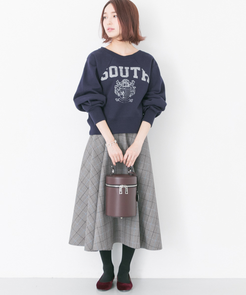 URBAN RESEARCH（アーバンリサーチ）の「カレッジロゴレースアップスウェット（スウェット・レディース・ネイビー/グレー・FREE）」の6枚目の写真