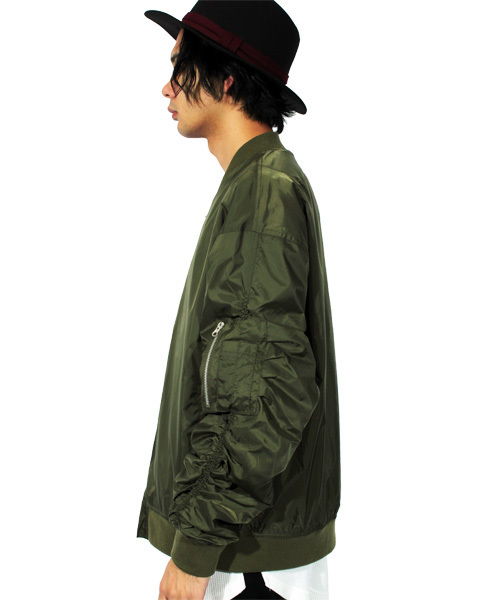 ８(eight)（エイト）の「ビッグ MA-1 ミリタリージャケット（MA-1・メンズ・ブラック/カーキ・LARGE/MEDIUM）」の5枚目の写真