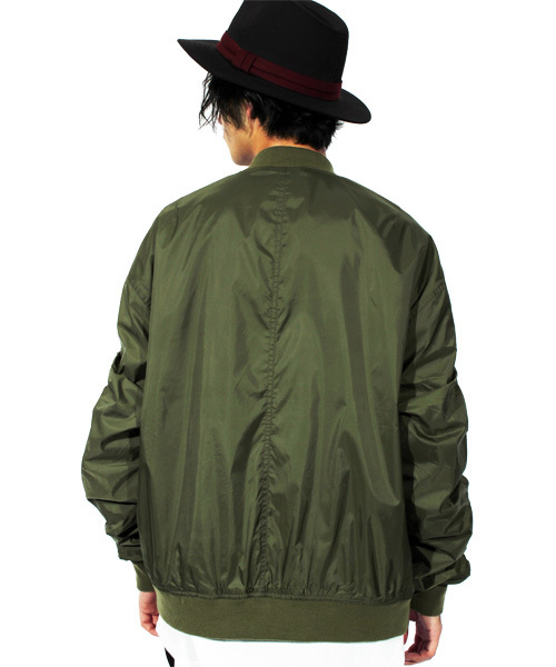 ８(eight)（エイト）の「ビッグ MA-1 ミリタリージャケット（MA-1・メンズ・ブラック/カーキ・LARGE/MEDIUM）」の6枚目の写真