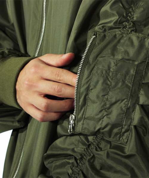 ８(eight)（エイト）の「ビッグ MA-1 ミリタリージャケット（MA-1・メンズ・ブラック/カーキ・LARGE/MEDIUM）」の9枚目の写真