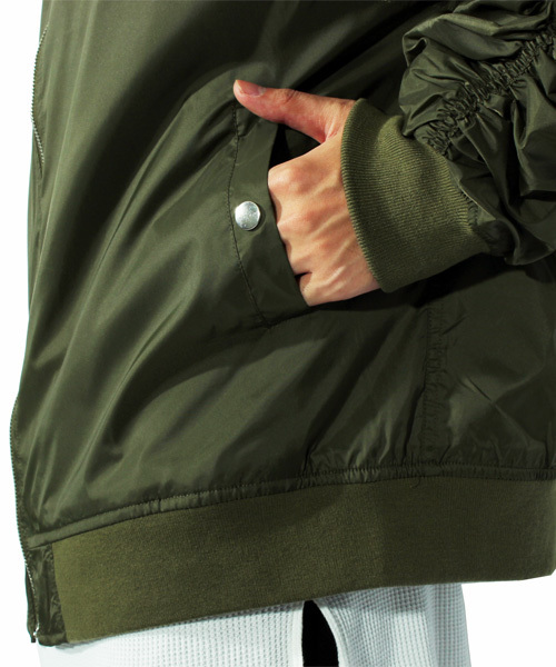 ８(eight)（エイト）の「ビッグ MA-1 ミリタリージャケット（MA-1・メンズ・ブラック/カーキ・LARGE/MEDIUM）」の10枚目の写真