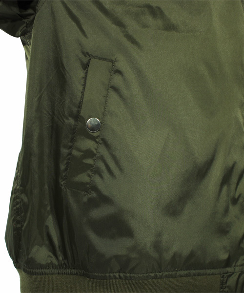 ８(eight)（エイト）の「ビッグ MA-1 ミリタリージャケット（MA-1・メンズ・ブラック/カーキ・LARGE/MEDIUM）」の11枚目の写真