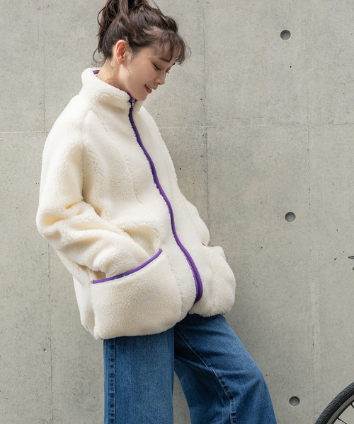 ROOPTOKYO(ループトウキョウ)の「モコモコ配色スタンドボアブルゾン(ブルゾン・レディース・ホワイト/ブラック/ベージュ/ネイビー/パープル/ピンク/ブルー/グレー・S/M/L)」の2枚目の写真