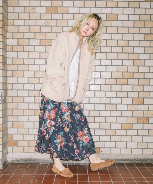 ROOPTOKYO(ループトウキョウ)の「モコモコ配色スタンドボアブルゾン(ブルゾン・レディース・ホワイト/ブラック/ベージュ/ネイビー/パープル/ピンク/ブルー/グレー・S/M/L)」の17枚目の写真