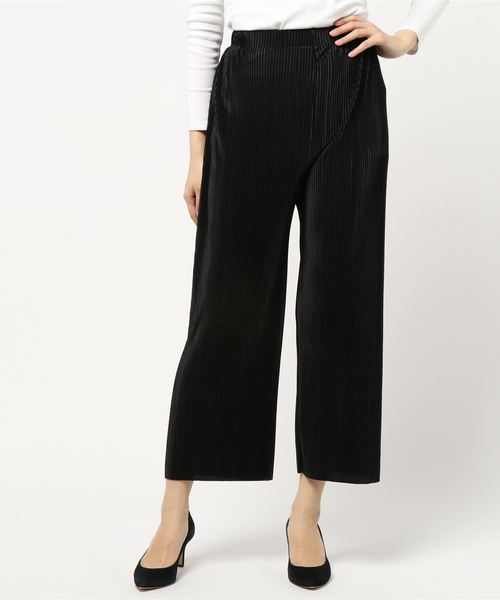 KOBE LETTUCE（コウベレタス）の「細プリーツサテン素材ワイドロングパンツ（その他パンツ・レディース・ブラック/パープル/ネイビー/グレー/ライトグリーン/ベージュ系その他/ピンク系その他・FREE）」の2枚目の写真