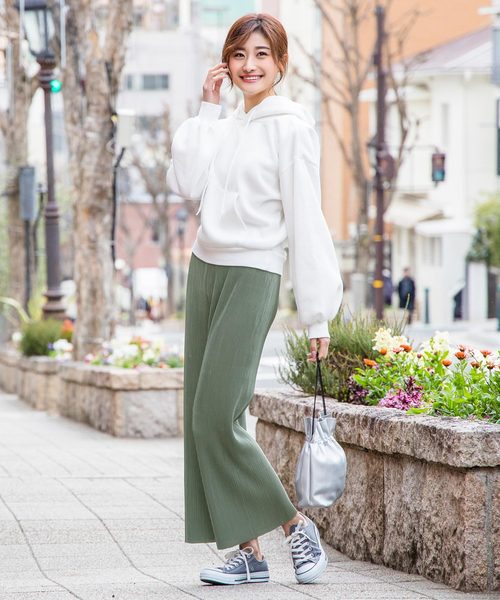 KOBE LETTUCE（コウベレタス）の「細プリーツサテン素材ワイドロングパンツ（その他パンツ・レディース・ブラック/パープル/ネイビー/グレー/ライトグリーン/ベージュ系その他/ピンク系その他・FREE）」の14枚目の写真