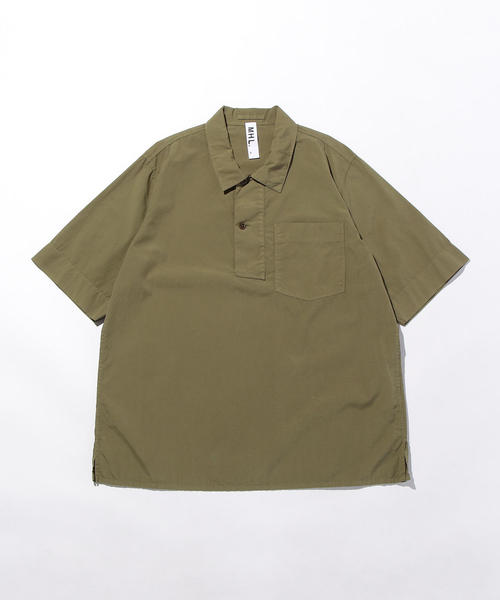 MHL.(エムエイチエル)の「【別注】 <MHL.> T-GDN P/OV SSL/シャツ(シャツ/ブラウス・メンズ・ホワイト/オリーブ/ブラック・LARGE/MEDIUM/X-LARGE)」の1枚目の写真