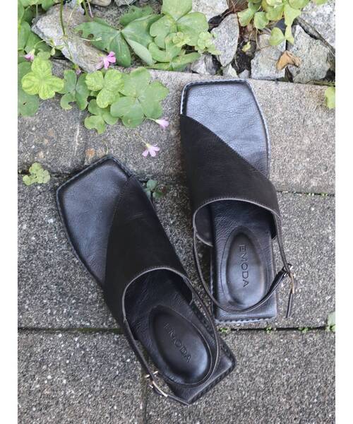 EMODA(エモダ)の「アシンメトリーヌーディサンダル(サンダル・レディース・ブラック/ベージュ・LARGE/MEDIUM/SMALL)」の2枚目の写真