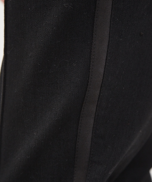 5351 POUR LES HOMMES（ゴーサンゴーイチプールオム）の「スラックスデニム（デニムパンツ・メンズ・ブラック/ホワイト/インディゴブルー・46/44/48）」の4枚目の写真