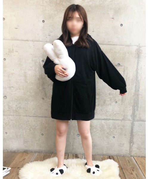 Mysa&Liina(ミーサリーナ)の「BUNNEY ポケ付ZIPパーカー(ルームウェア/パジャマ・レディース・ブラック/ベージュ/オフホワイト・M)」の5枚目の写真